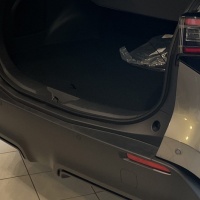 RGM ochranný plast hrany zadního nárazníku Subaru Solterra -- od roku výroby 2022- RGM ochranný plast hrany zadního nárazníku Subaru Solterra -- od roku výroby 2022-