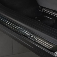 Nerez kryty prahů přední černé Special Edition Subaru Forester V -- rok výroby 2018-24 Nerez kryty prahů přední černé Special Edition Subaru Forester V -- rok výroby 2018-24